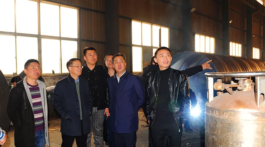 昆都侖區區委副書記、區長廉冬一行與誠鋼管道主要負責人趕赴河北調研考察